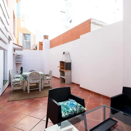 Apartment Center Location & Parking Free With Largeterrace & Bbq