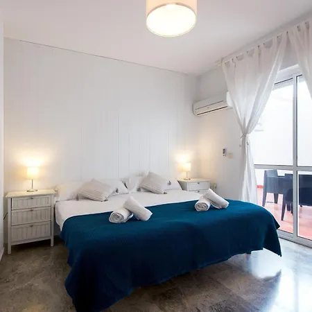Center Location & Parking Free With Largeterrace & Bbq Apartment *