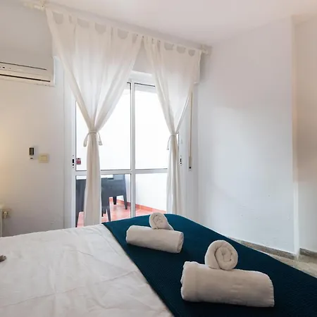 Center Location & Parking Free With Largeterrace & Bbq Apartment *
