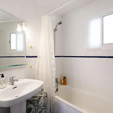 Center Location & Parking Free With Largeterrace & Bbq Apartment