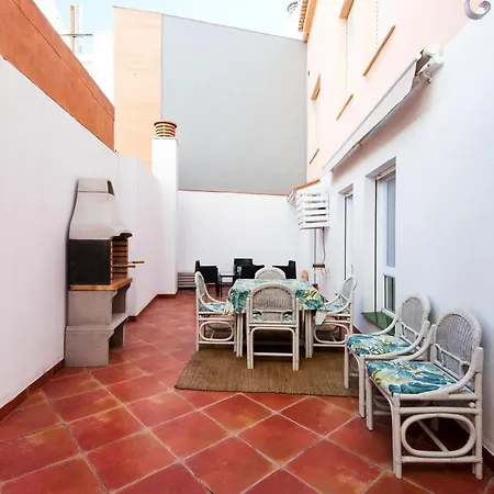 Center Location & Parking Free With Largeterrace & Bbq Apartment