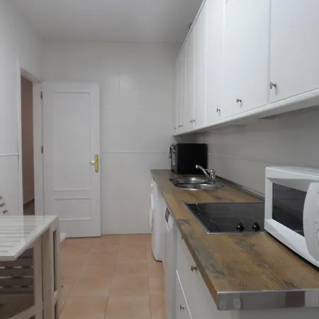 Center Location & Parking Free With Largeterrace & Bbq